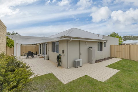 Beach Resort Chalet - Australian Directory 3