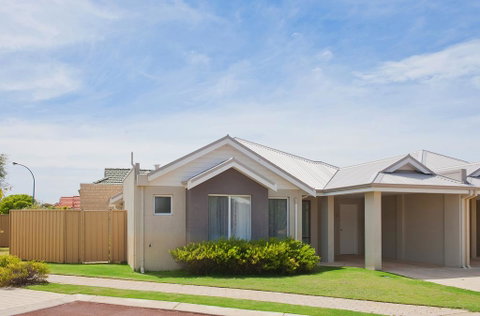 Beach Resort Chalet - Australian Directory 1