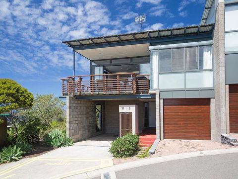 Beach View At One Mile', 8/26 One Mile Close - Infinity Complex Pool & WIFI - Australian Directory 0