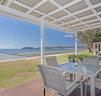 Beached Inn' 93 Foreshore Drive - Spacious beach front house - Australian Directory