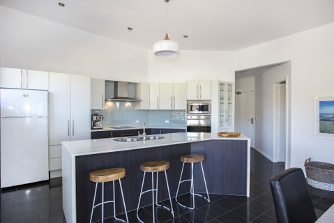 Beachfront Apartment 10 - Australian Directory 2