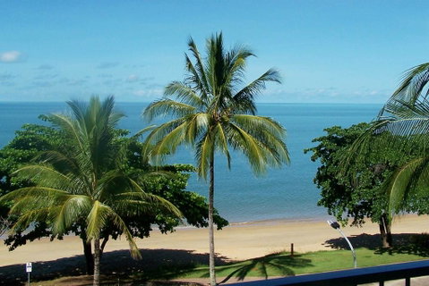 Beachfront Apartments On Trinity Beach - Australian Directory 0