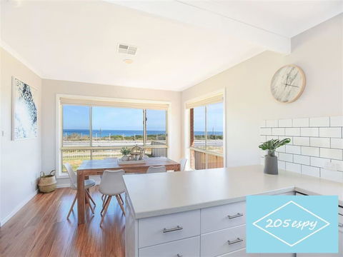 Beachfront Living! - Australian Directory 0