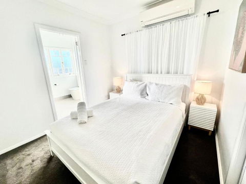 Renovated Queenslander - Upstairs 2km To Stadium - Australian Directory 2