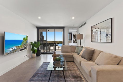 Riverfront 2-Bed With Pool, Sauna, Gym & Views - Australian Directory 0
