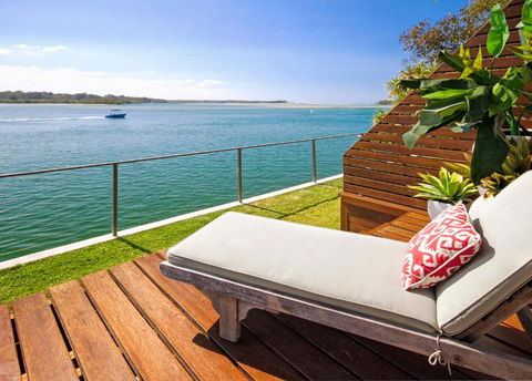 Riverfront Apartment, Perfect Location - Australian Directory 2