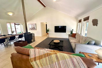 Redtail House - Carlotta with Australian Directory