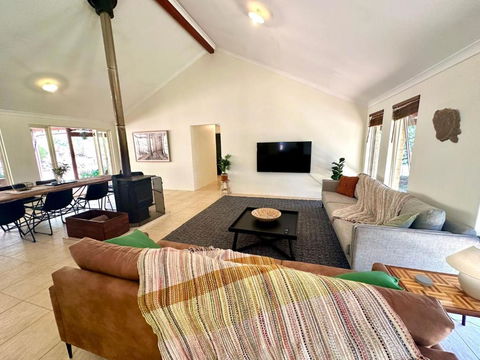Redtail House - Carlotta - Australian Directory 0