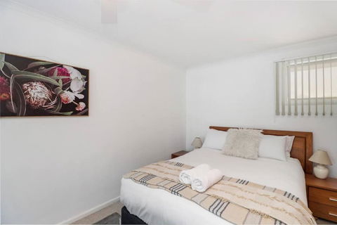 Reel Close! Walk To Everything. Sleeps 6 - Australian Directory 3