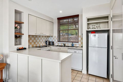 Refreshing Valley Escape - Australian Directory 3