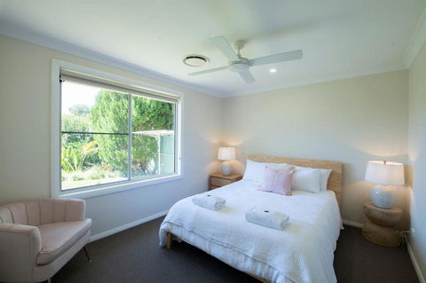 Regand Retreat - Luxurious Family Home, Pool - Australian Directory 1