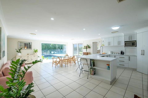 Regand Retreat - Luxurious Family Home, Pool - Australian Directory 3