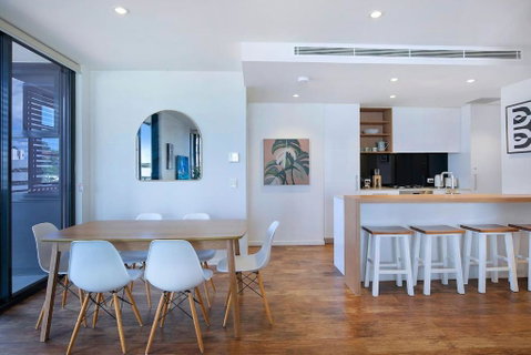 Regatta Hideaway - A Breezy Balcony Residence - Australian Directory 2