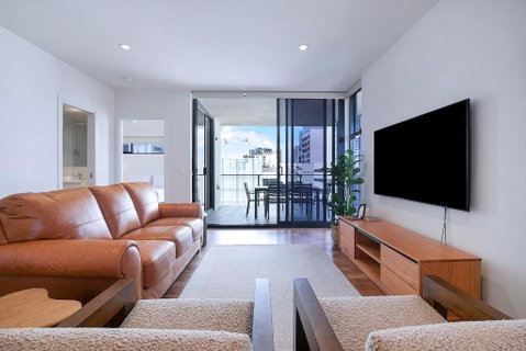 Regatta Hideaway - A Breezy Balcony Residence - Australian Directory 0