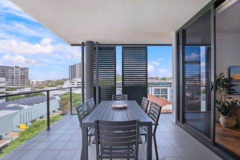 Regatta Hideaway - A Breezy Balcony Residence - Australian Directory 1