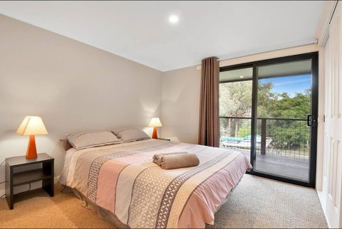Relax At Goughs Bay - Australian Directory 1