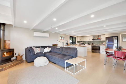 Relax At Goughs Bay - Australian Directory 2