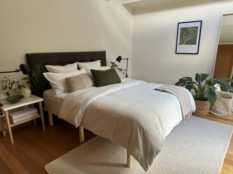 Relaxed And Stylish -self Check In, Secure Parking - Australian Directory 1