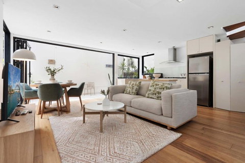 Relaxed Beachside Townhouse - Australian Directory 0