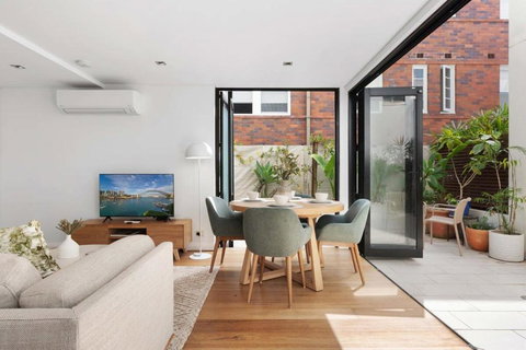 Relaxed Beachside Townhouse - Australian Directory 1