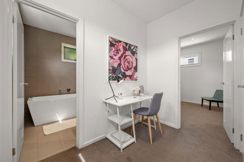 Relaxing Getaway Oasis With Patio In Charming Kew - Australian Directory 3
