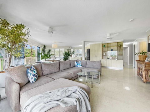 Relaxing Ocean View Apartment In Buddina - Australian Directory 0