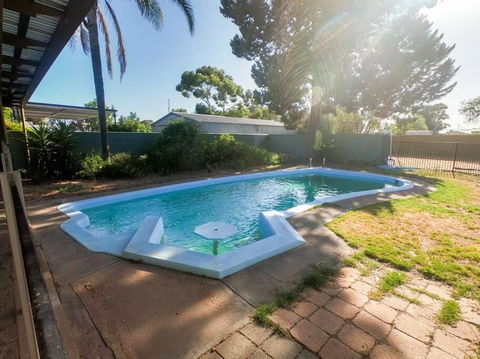 Renovated 3BD With Pool And Spa Bath - Australian Directory 0