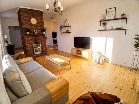 Renovated 3BD With Pool And Spa Bath - Australian Directory 2