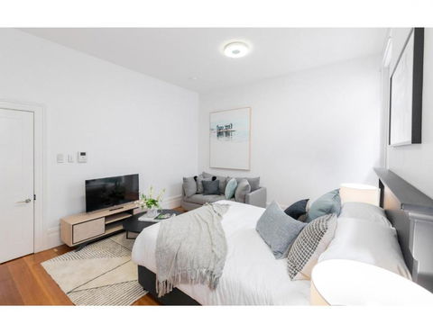 Renovated Studio In Bohemian Area Close To City - Australian Directory 1