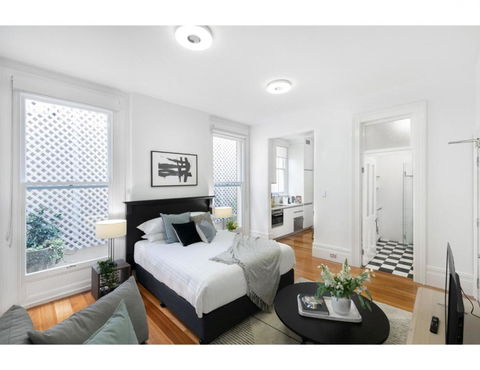 Renovated Studio In Bohemian Area Close To City - Australian Directory 2