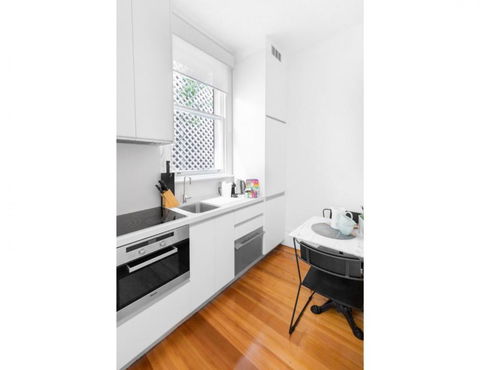 Renovated Studio In Bohemian Area Close To City - Australian Directory 3