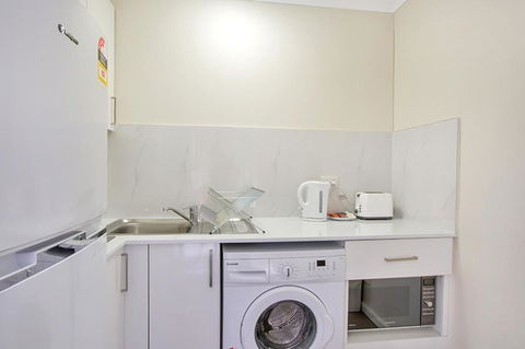 Renovated Stylish Studio - Australian Directory 3