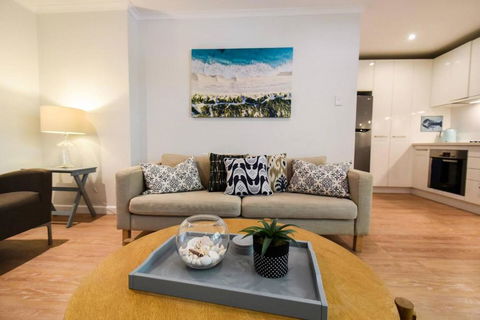 Resort-style Coastal Living With Balcony & Pool - Australian Directory 0