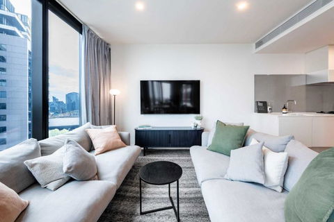 Resort Style Living 2 Bed Apt With Pool BBQ - Australian Directory 0