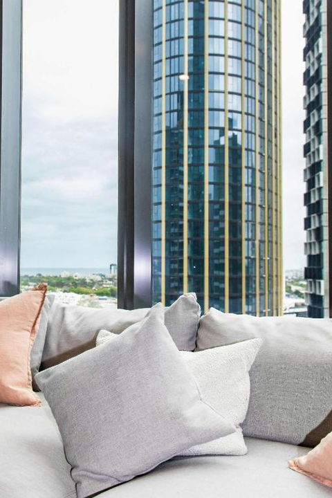 Resort Style Living 2 Bed Apt With Pool BBQ - Australian Directory 1