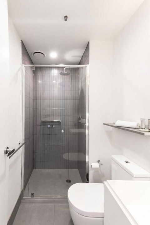 Resort Style Living 2 Bed Apt With Pool BBQ - Australian Directory 2