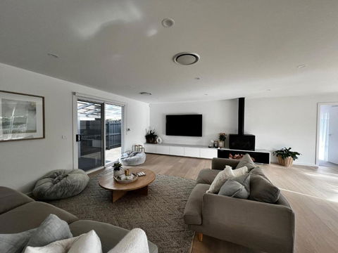Retreat On Fig Street - Australian Directory 3