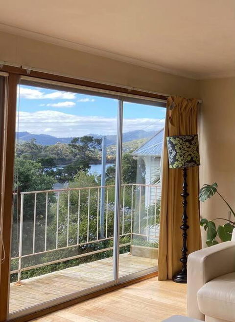 Retro Apartment Cornelian Bay - Water Views - Australian Directory 2