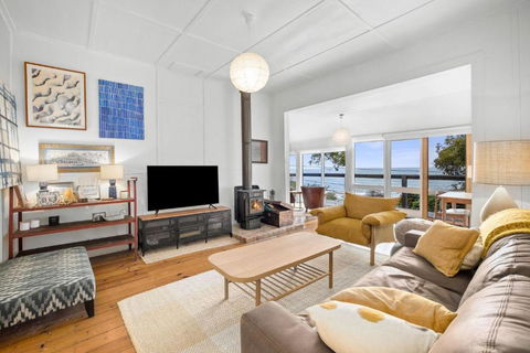 Retro Beach Vibes - Australian Directory 1