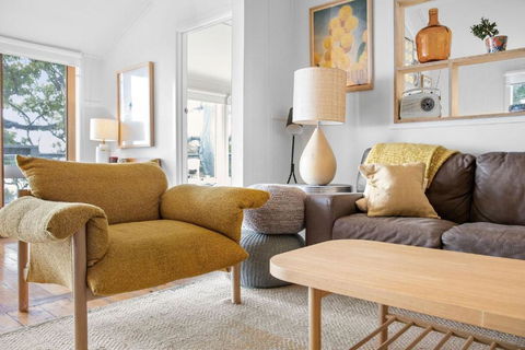 Retro Beach Vibes - Australian Directory 3