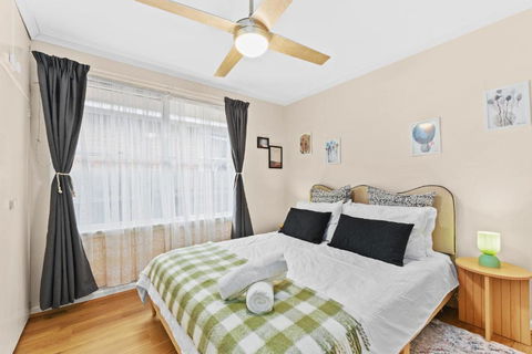 Retro Retreat - Mornington - Australian Directory 1