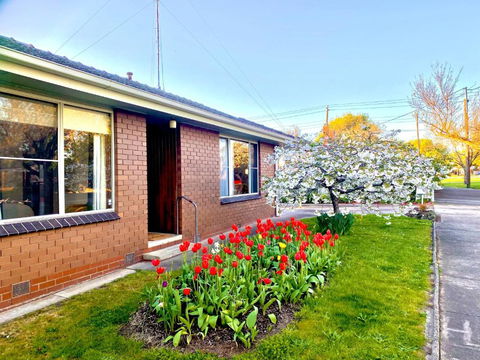 Retro Riverside Redan, Ballarat - Australian Directory 0