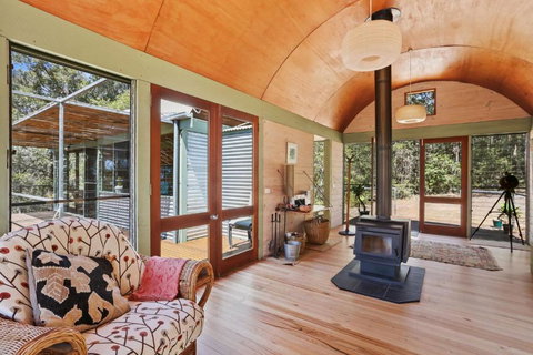 Rikkara Sanctuary 19 Rikkara Avenue Private Retreat - Australian Directory 1