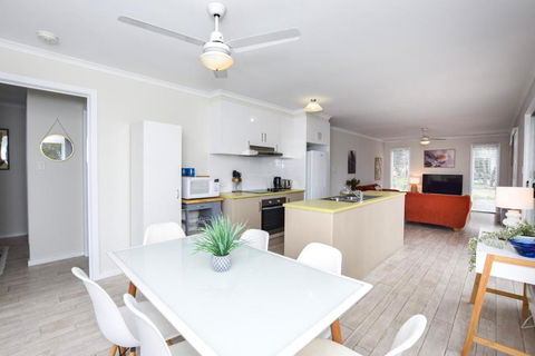 River Retreat - Australian Directory 3