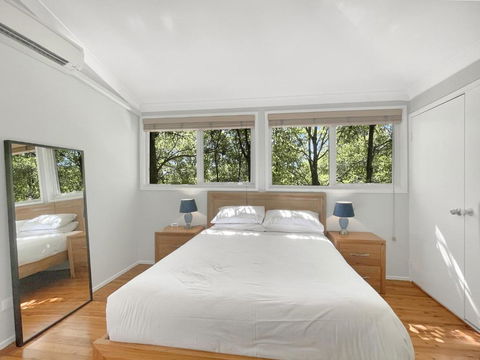 Riverside 3-Bed Townhouse With Spacious Deck & BBQ - Australian Directory 3
