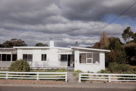 Riverside Retreat In Orford - Australian Directory 1
