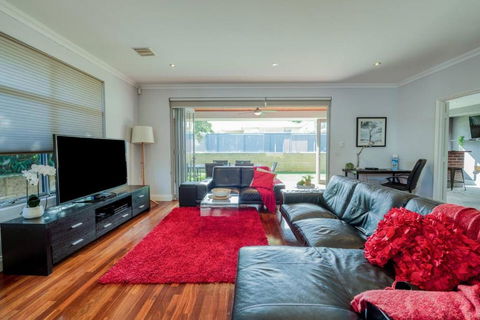 Rivervale Retreat - Spacious Family Living - Australian Directory 1