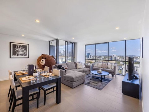 Riverview 2BR Delicate Apt, 1min To Train Station - Australian Directory 0