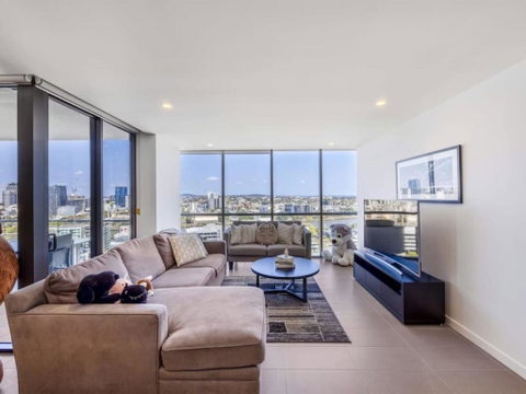 Riverview 2BR Delicate Apt, 1min To Train Station - Australian Directory 1