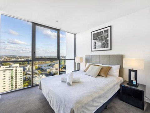 Riverview 2BR Delicate Apt, 1min To Train Station - Australian Directory 3